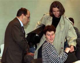 Ließ nicht locker: Ingrid Köppe, hier sitzend, mit Gregor Gysi